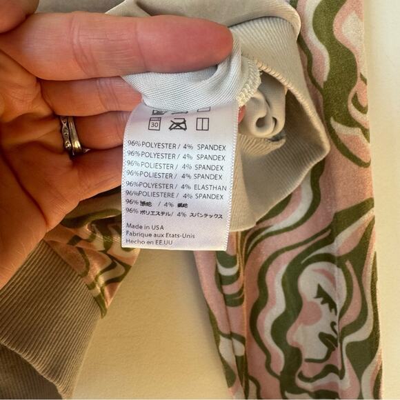 Dazey La Reflect Woman Figure Velour Half Zip Cropped Track Top L - Picture 10 of 11